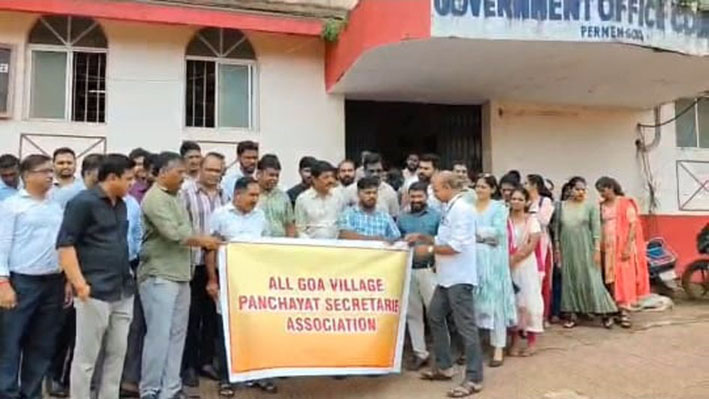 पंचायत सचिवांना कुणीच वाली नाही का ?