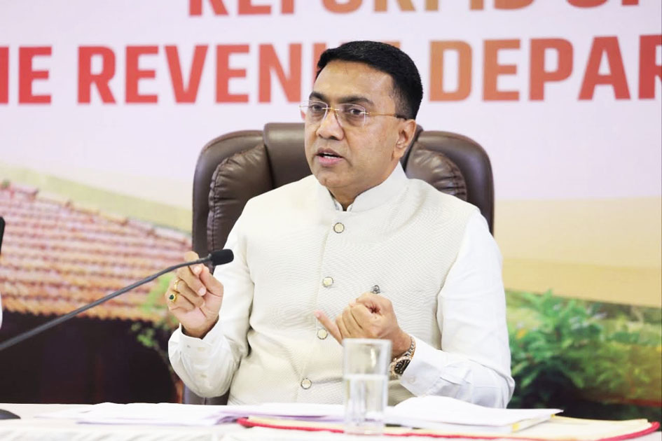 पैसे घेऊन “म्हाजें घर” योजनेला आव्हान !