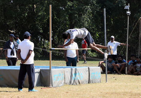 शारीरिक चाचणीत तरूणींची दमछाक