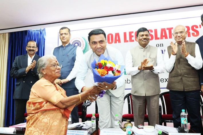 विधिकार दिनी सरकारची नाचक्की