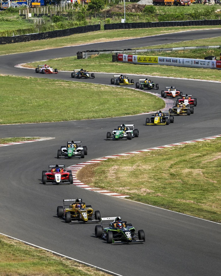 मोपात कार रेसिंगचा थरार