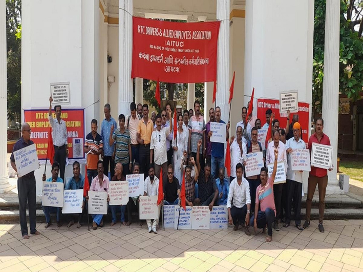 बेरोजगारांची थट्टा थांबवा