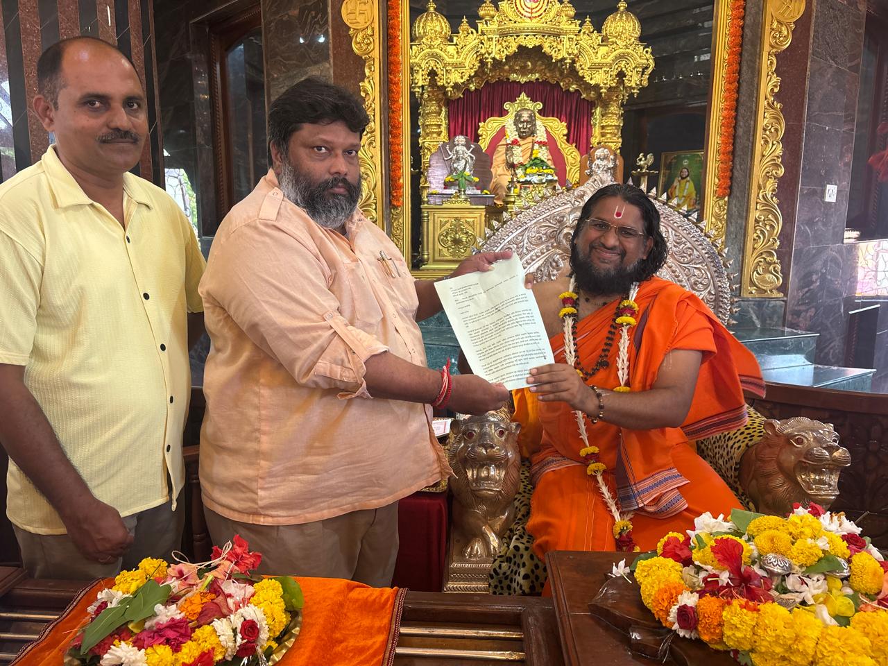 मांडवी नदी कॅसिनोमुक्त करा सुदीप ताम्हणकर यांची ब्रह्मेशानंदाचार्य स्वामीजींकडे प्रार्थना