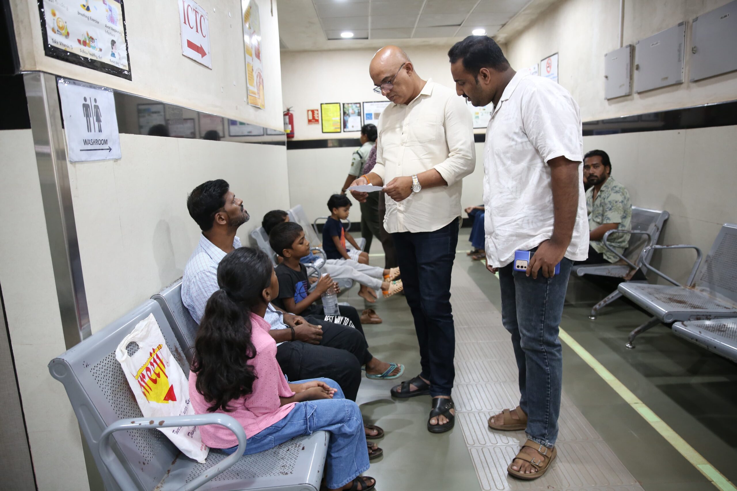 चिखली उपजिल्हा रूग्णालयाची दैना<br>आम आदमी पक्षाकडून पंचनामा