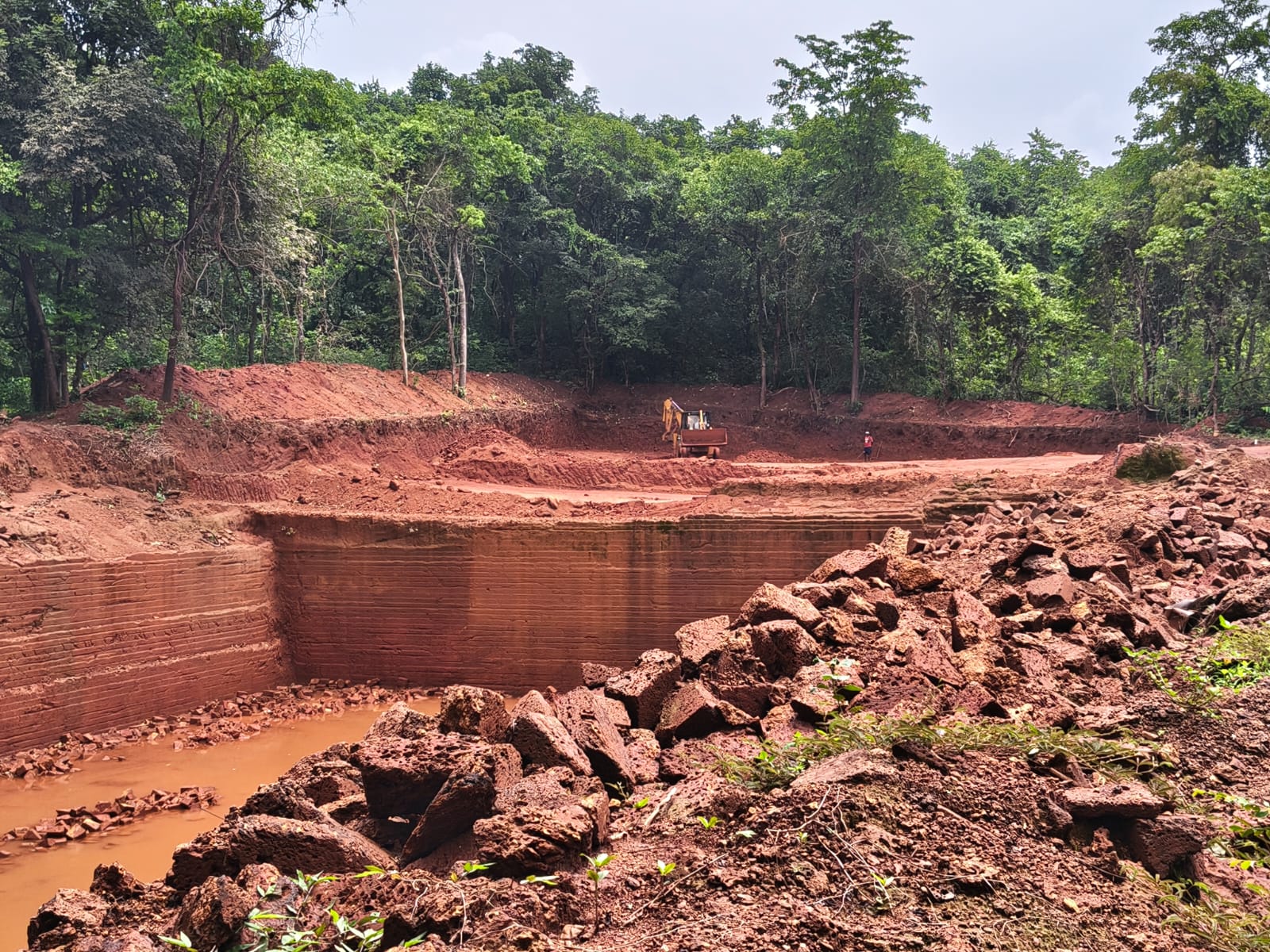 Environment Activist Approaches DySP Over Valpoi Police’s Alleged Inaction on Illegal Stone Quarrying