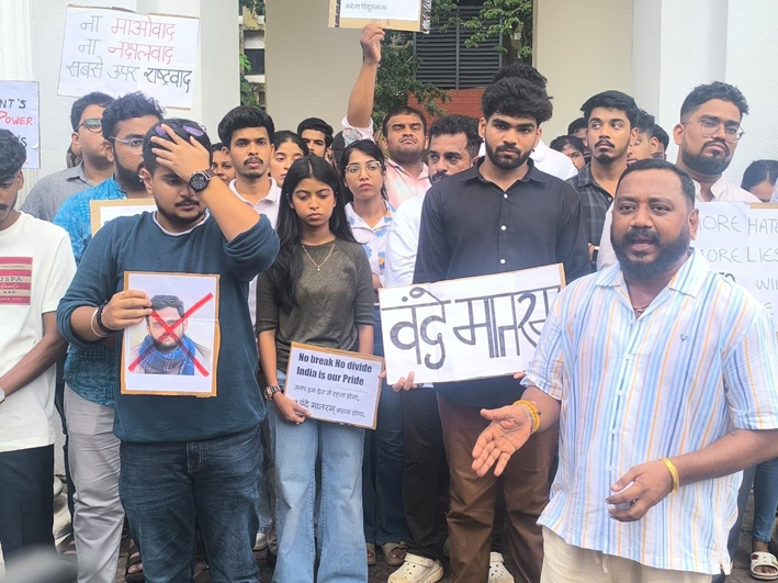 देशप्रेमाचा मक्ता कुणाला ?