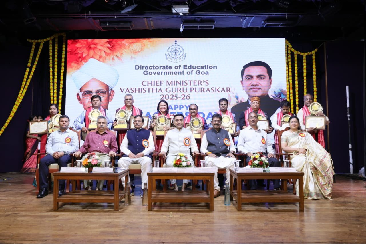 Nine Teachers Honoured with VASHISTHA Guru Puraskar; Sawant Reaffirms Push for Education Reforms