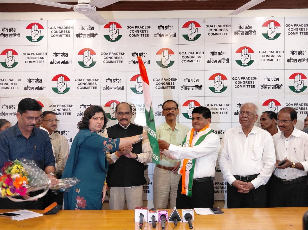 Denied Promotion, Retired ST Officer Satyawan Talwadkar Joins Congress; Chodankar Targets Govt Over Social Justice