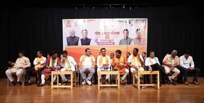 सरकारी पैशांवर पक्षाचा प्रचार ?