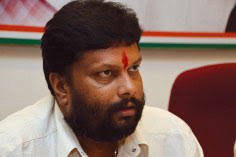 राष्ट्रध्वजारोहणाचा मान राजकारण्यांऐवजी स्वातंत्र्यसैनिक, सैनिकांना द्या!