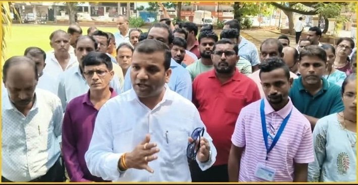 कंत्राटी कर्मचारी नियमितीकरण अधिसूचनेत स्पष्टता नाही